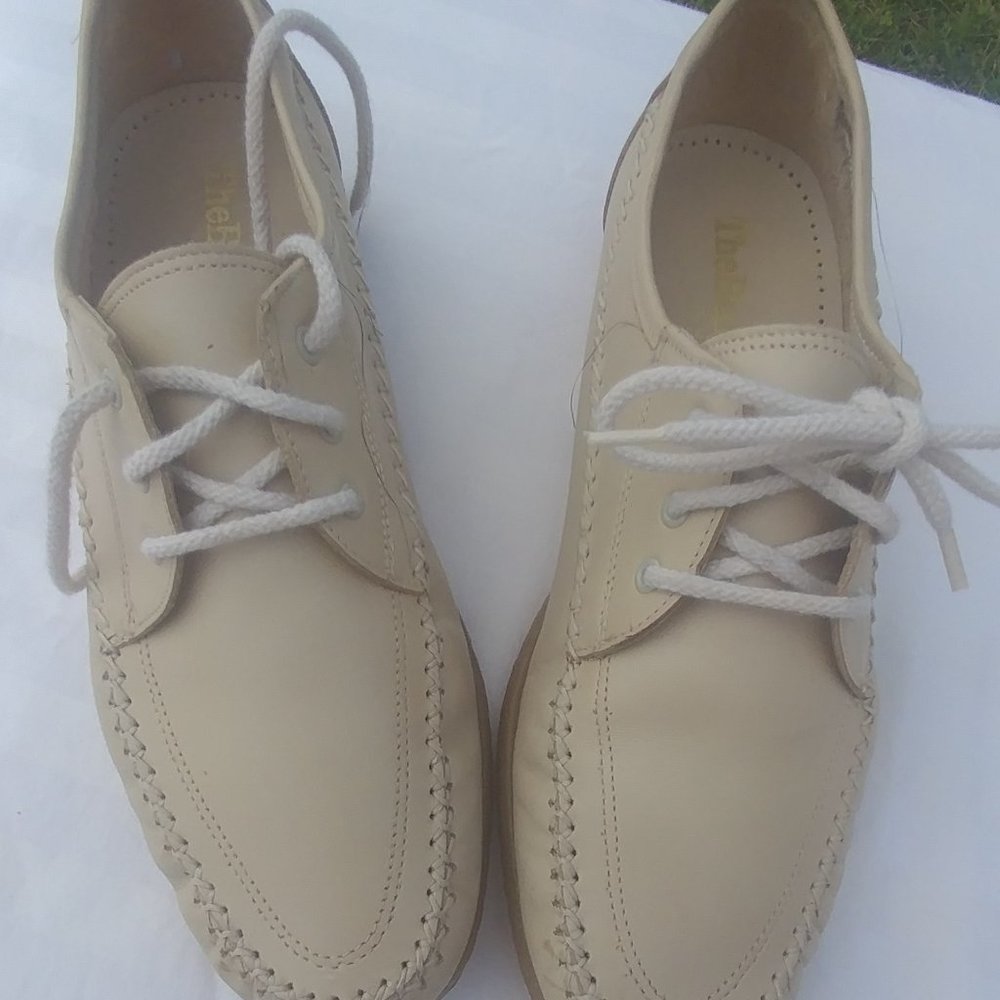 Hush Puppies "The Body Shoe"  lace up shoes